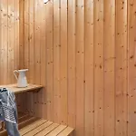 펜션 Four-bedroom In *