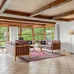 펜션 Four-bedroom In