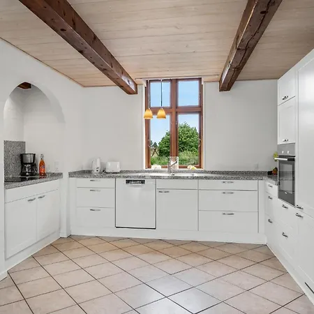 Four-bedroom In 度假居 *