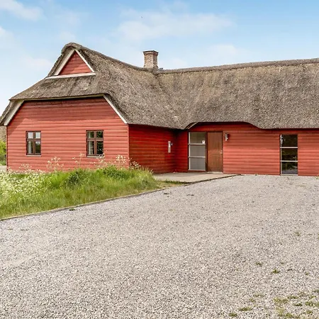 Сasa de vacaciones Four-bedroom In *