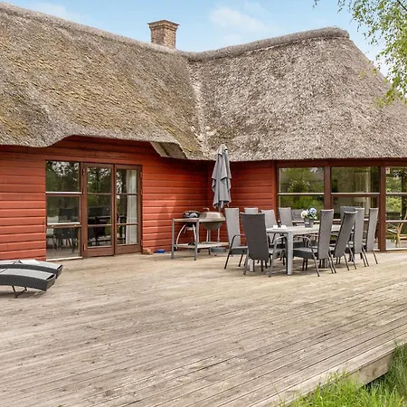 Сasa de vacaciones Four-bedroom In