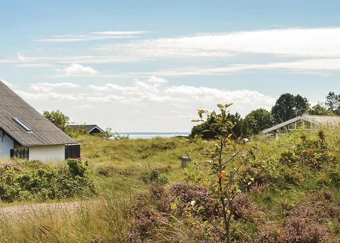 Сasa de vacaciones Four-bedroom In Romo